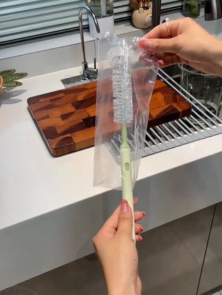 家里的豆浆机破壁机 用它清洗真的太好使了,伸缩加长的手柄各种杯子壶底都能刷到 太好用了#生活好帮手 #实用好物 #长柄杯刷 #水壶刷子 #杯刷