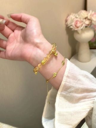 今日份快乐,是这串黄水晶手串给的~ 偶然间遇到它,就被那暖烘烘的黄色吸引住了。通透的黄水晶,像琥珀一样美丽,每一颗都好像有魔力,让人越看越喜欢。#黄水晶手串 #水晶diy手串 #水晶手串 #黄水晶的寓意 #幸运配饰