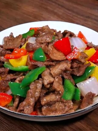 不要去外面吃那么贵还不放心的牛排了,其实自己在家做真的很简单 #牛排 #牛排的家常做法 #牛肉 #黑椒煎焗粉 #黑椒牛排