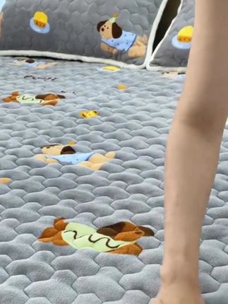 秋冬天加绒加厚的牛奶绒夹棉床笠,太暖和了,快带回家试试吧
