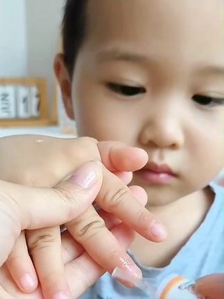 家里有孩子爱啃手的,真的可以试试这个苦甲水,真的巨苦无比#苦甲水 #母婴好物 #啃指甲 #母婴好物 #母婴好物种草