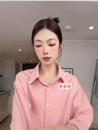 韩系字母刺绣粉色长袖衬衫女秋季2025年新款设计感慵懒风内搭上衣#今天穿什么 #上衣 #小众设计感 #日常搭配 #衬衫