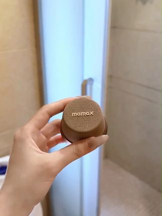 磁吸的摩米士蓝牙小音响,便携小巧还能当支架!音质还巨爽!