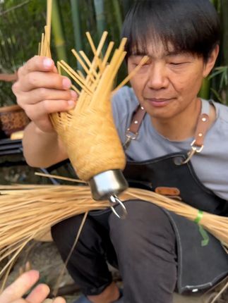 手作不仅创造实用器,更满足现代人的精神需求。 #手工编制 #竹编工艺品 #纯手工打造