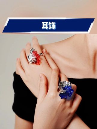 #饰品分享 #耳钉 #耳环 #耳饰 #铜合金耳饰 VINCENT&KARINA 铜合金耳饰 【山间觅】3D褶皱花瓣双色设计师耳环
