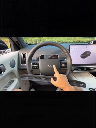 理想前挡下面的空调出风口比较大,稍不注意台面上的小东西滚动掉进去就拿不出来了,在里面产生异响非常难受,要拆整个台面才能取出来,快安排上这个理想专用的出风口防护罩  #理想汽车  #仪表台出风口保护罩  #理想l6  #车品
