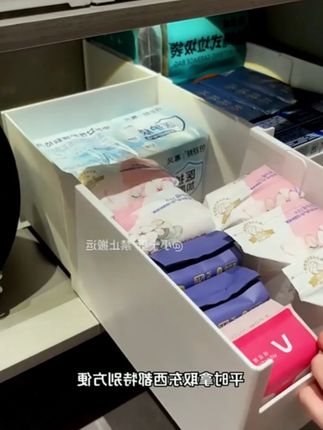 这个#橱柜收纳盒 是真的好用!不管深柜浅柜都可以用它整理物品,真的超好用#收纳整理 #伸缩收纳盒