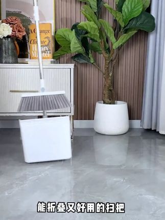 搬新家住新房,这个扫把簸萁可少不了,迎新除旧!这个新升级的扫把簸萁真好用,可以折叠收纳不占空间,加长的杆子,扫地不弯腰#扫把  #扫把簸箕套装  #扫把套装  #扫把簸箕