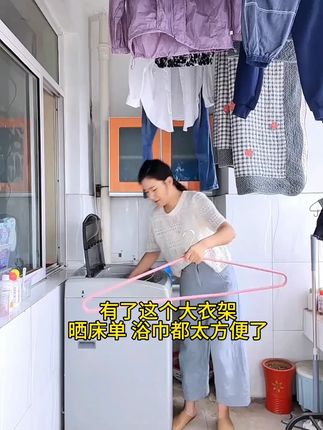 夏天家里地方小的,有孩子的一定要备这个加大加厚的大衣架,晾床单,夏凉被,毛毯浴巾,非常方便#居家好物#大衣架