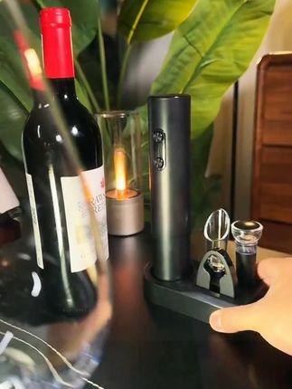 自动电动红酒开瓶器家用起子 自动电动红酒开瓶器,家用开红酒超方便,操作简单还省力~# 电动开瓶器 #红酒开瓶器 #家用开酒器 #无限回购的宝藏单品