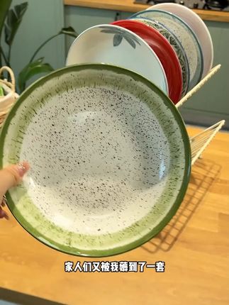 哇塞塞,到手6个这么厚实的外贸盘居然才十几块!每个花色还都不一样,真的好划算跳呀~# 陶瓷餐具 # 高颜值厨具 xj# 外贸