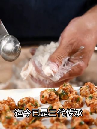老一辈传下来的手艺,鲜味十足夹着醇厚的肉香,这就是福州鱼丸#手工鱼丸 #福州美食 #福建美食 #夜宵 #夜宵吃什么
