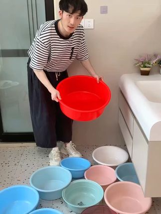 兔耳脸盆架 #兔耳朵脸盆架 可以收纳多个脸盆,家里的刷鞋都可以挂上去,还不占空间 #免打孔 #小兔脸盆置物架
