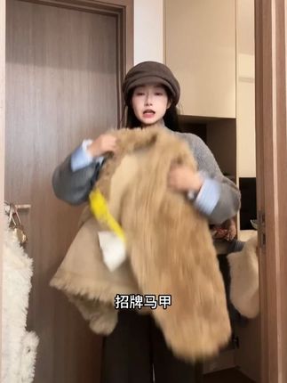 欧尼马甲流行爆款卷卷毛无袖外套韩版百搭毛毛马甲女#时尚 #百搭 #休闲 #修身 #显瘦