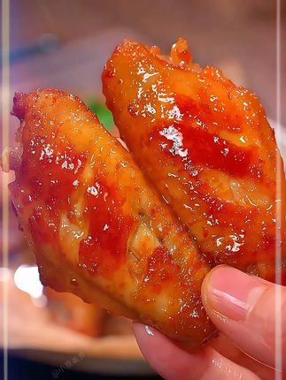 今天中午孩子点名要吃的可乐鸡翅;做了满满一大盘都吃完了!一口脱骨,特别入味!#可乐鸡翅 #好吃