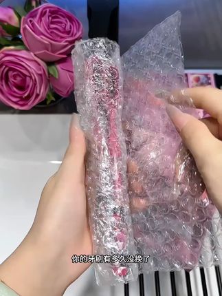 如果你也是总感觉牙齿刷不干净的可以试试这款#巨无霸牙刷 加长加宽的刷头,包裹性更强,刷的又快又干净#牙刷 #好物推荐 加细加密的刷毛能照顾到牙齿的边边缝缝