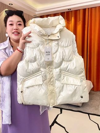 趁着价格合适赶紧来抢自己和妈妈都能穿保暖舒适马甲, 提前买回来趁价格划算给家里人都安排上!#超便宜超划算#秋冬穿搭#女士马甲#保暖又好看#便宜又好穿