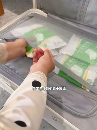 出差旅行怕酒店枕头脏?这款一次性枕头保护套就是救星!它便携又隔脏,轻松解决脏枕头烦恼。出门带上它,仿佛给枕头穿了“防护衣”,旅途更安心。赶紧入手,让出行更舒适!#一次性枕套 #出差好物 #旅行必备 #隔脏神器 #便携好物