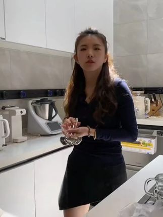 不锈钢勺子加厚的,打磨的非常光滑,闭眼入,用十年八年的没问题#不锈钢勺 #不锈钢勺子 #不锈钢汤勺