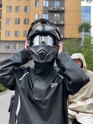 买的贵不如买的对,你快看看我身上这个雨衣#下雨天 #外卖小哥 #雨天出行 #暴雨