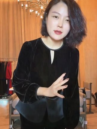 12TANTAN 真丝丝绒 显瘦气质长袖时尚百搭真丝上衣 2 #秋冬穿搭 #老谭私服 #显瘦穿搭 #遮肉显瘦遮肉减龄
