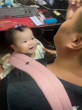 婴儿背带 日常带娃的艰辛,只有经历过的人才知道,每天抱娃手酸得抬不起来,还好有这款多功能背带,它可以横抱、竖抱、背抱各种姿势随心选,从宝宝出生陪伴到 3 岁,轻松抱娃,解放双手,让日常带娃变得轻松愉快。 #爸爸带娃 #母婴好物 #新手爸妈 #育儿经验分享