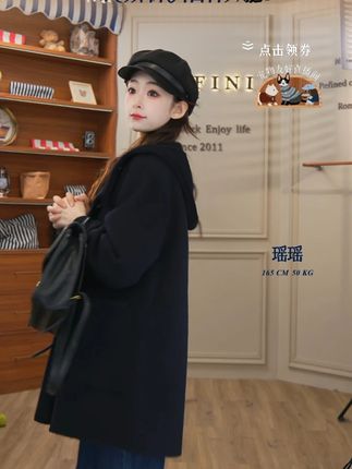 沉稳色调,精湛工艺,大衣发圈为你打造非凡质感。系在头上,为你抵挡住寒风侵袭。#诗凡黎 #ootd穿搭 #穿出高级感 #今天穿什么 #时髦精