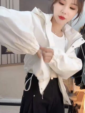 短款冲锋衣工装外套独特别致小个子休闲夹克短款外套#短款冲锋衣 #工装外套 #小个子穿搭 #休闲夹克 #时尚服饰