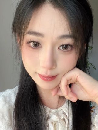 谁懂啊!这半年抛颜值在线,清透有光泽的花色,三明治夹层润,眼神亮到被夸~#好好看 #半年抛 #日常百搭