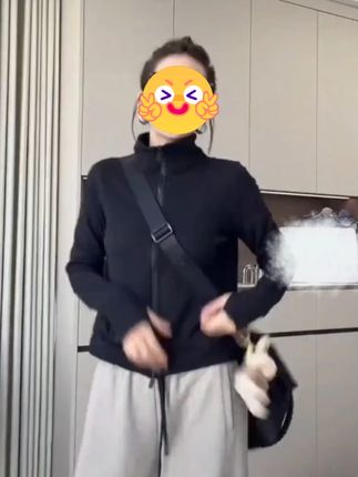 #时尚穿搭  #洋气小衫  #减龄穿搭 Q