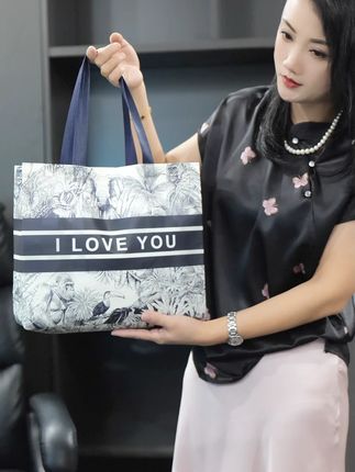 一件也是批发价!#源头好货 #自产自销 #服装袋厂家 #服装店专用袋子