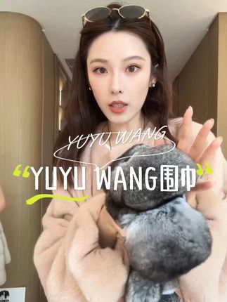 YUYU WANG围巾 “这条龙猫围巾真是冬日神器!🦦90cm皮版长度超市面普通款两截,双面毛绒裹着像被云朵包裹~青紫蓝色高级百搭,肉嘟嘟手感绝了!同厂品质直接省下4k+,手慢无 #冬日必备  #围巾推荐  #保暖神器  #性价比好物  #品质生活