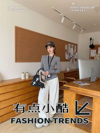 秋冬辣妹锁死这件!亨利 V 领 + 纽扣设计感拉满,正肩剪裁显肩窄,收腰版型超藏肉。长袖适配降温天,单穿叠穿都好看#今天穿什么 #ootd穿搭 #时髦精 #扭一扭 #小个子显高显瘦穿搭