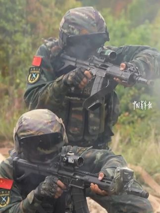 全程高燃!军地联合反恐作战演练让人热血沸腾。