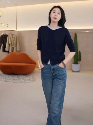 【夹心糖】Mayya Plus麦芽定制气质显瘦流光风针织开衫 【橱窗更多精彩好物噢】【视频最后弹出整套宝贝链接了】#早秋穿搭公式来了 #早秋穿搭 #琥珀流光 #用琥珀流光打开秋天 #假两件开衫女