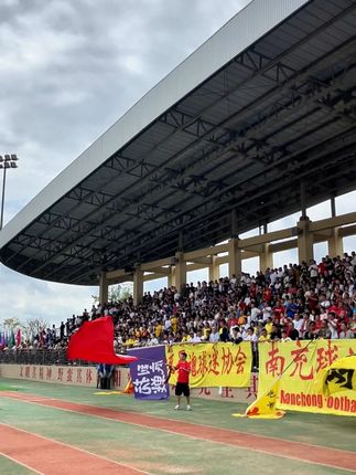 9月14日,“川超”南充队官方正式宣布,球队定名为“南充丝绸源点队”,将南充“中国丝绸源点”的三千年文化基因融入绿茵赛场。#川超 #川超联赛 #南充足球 #川超南充 #川超南充队