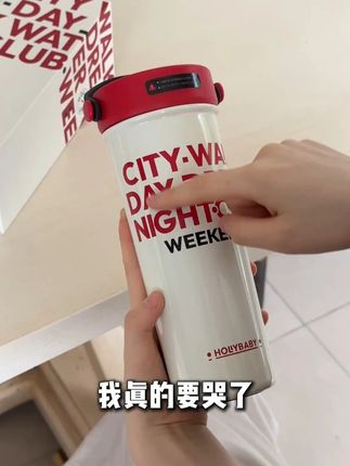 我真的要哭了,我刚买完这个颜色的保温杯,商家就出了这个美拉德色系的新款#今天你喝咖啡了吗 #杯子控 #大容量