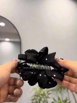 着急出门的姐妹们有福啦!这款波点香蕉夹真的太香了!#发夹发饰#香蕉发夹 #马尾夹#女生必备#好物推荐