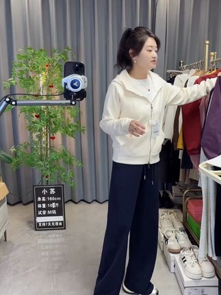 空气层柔软舒适连帽卫衣开衫,可以当打底衫叠穿的卫衣, 很轻 舒适,很轻很轻#外套穿搭 #卫衣 #卫衣穿搭 #空气层卫衣 #显瘦遮肉