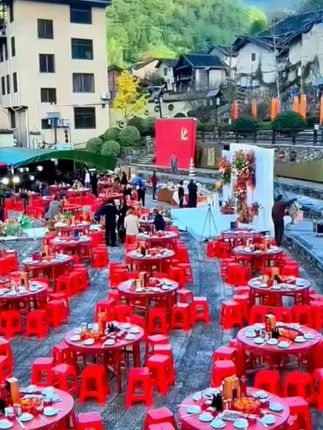 结婚桌布一次性塑料加厚红色婚庆酒席喜字圆桌:/ 正方形喜庆台布防水#桌布 #红色一次性桌布 #吾家有喜