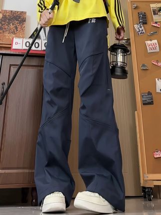 告别“湿身”尴尬,这条防水冲锋裤让你无惧风雨!! #冲锋裤男女同款 #户外穿搭 #城市户外穿搭 #显高显瘦显腿长 #穿搭分享