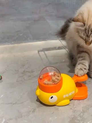 担心猫猫在家无聊, 我给他安排了一个小黄鸭漏食神器,没想到他居然玩的这么上头##好物推荐🔥 #新手养猫 #抖音萌宠 #萌宠出道计划 #小黄鸭玩具