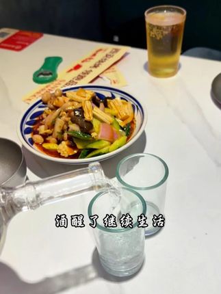 兄弟累了就喝点酒,休息一下!!! #华山论剑西凤酒 #白酒 #情感 #烧烤