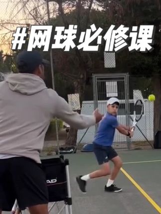 手一抬就转体-锻炼你的快速转体能力,这个练习一定要去做~ #网球 #打球的男孩 #iphone17 #太阳帽 #白袜子