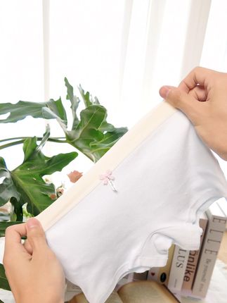 小仙女的舒适小内裤!A类纯棉+活性水印印花亲肤环保,双层底裆纯棉零摩擦不夹臀,仿若会呼吸的透气感!#透气舒适 #宝妈推荐 #无限回购的宝藏单品