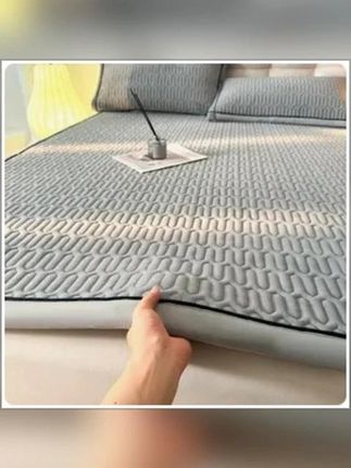 牛奶绒床垫褥加厚防滑软垫牛奶绒床垫褥学生宿舍专用榻榻米床垫褥