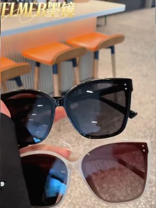 夏季不可少的时尚单品当然是墨镜啦!不挑脸型,时尚又百搭#夏日穿搭小心机 #时尚太阳镜