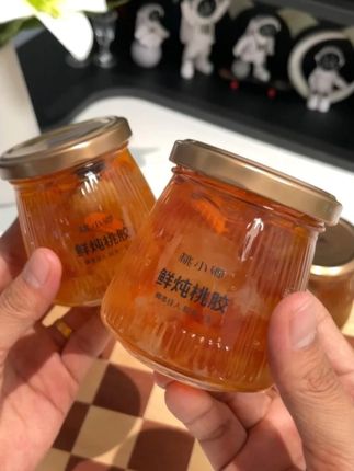 大多数女孩只知道多吃燕窝的好处,却忽略了桃胶的胶质是燕窝的3倍,这个季节 一定要多吃点这种桃胶银耳,嫌自己煮麻烦的可以试试这个桃小卿的鲜炖桃胶,胶质感满满的贼好喝!#桃小卿即食桃胶 #仙女都在喝什么 #鲜炖桃胶 #桃胶