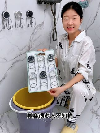 爆款免打孔上墙的水桶挂钩 这个水桶挂钩真的太实用啦,浴室和阳台的水桶直接壁挂上墙收纳,免打孔不伤墙面#水桶挂钩 #水桶收纳架 #浴室收纳