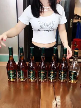 别再瞎喝白兰地了!3秒get正确品鉴姿势,入口全是高级感 #酒文化 #拉尼娜白兰地 #微醺时刻 #酒蒙子的日常 #好喝不贵